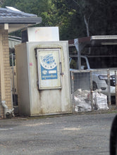 Load image into Gallery viewer, Convenience store Ice Fridge HO Scale RTR